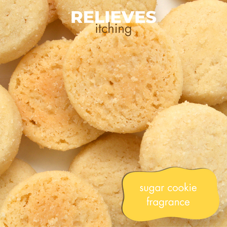 Close-up of freshly baked sugar cookies accompanied by the text: 'relieves itching, sugar cookie fragrance' 